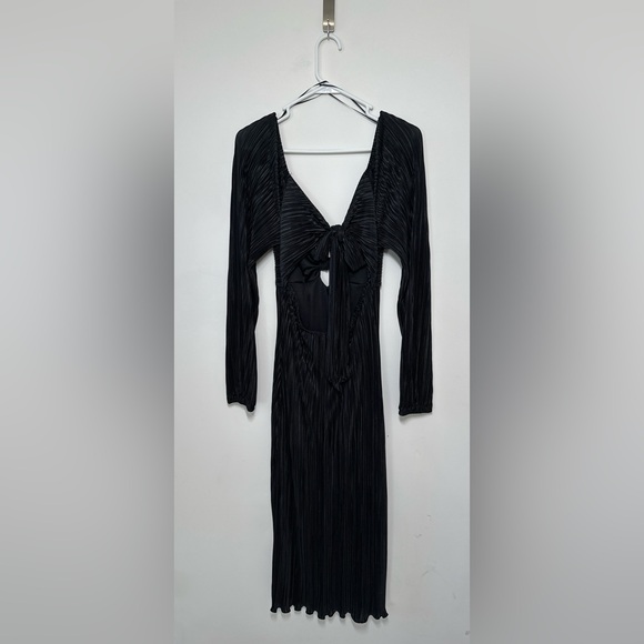 Black Pleated Front Cutout Back Tie
Maternity Midi Dress - Picture 6 of 7